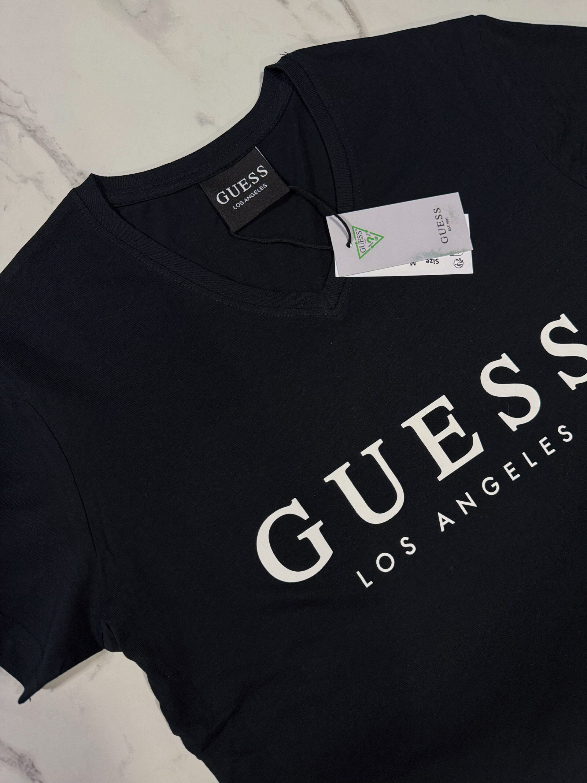 Koszulka Damska Guess Czarna Dekolt V - obrazek 4