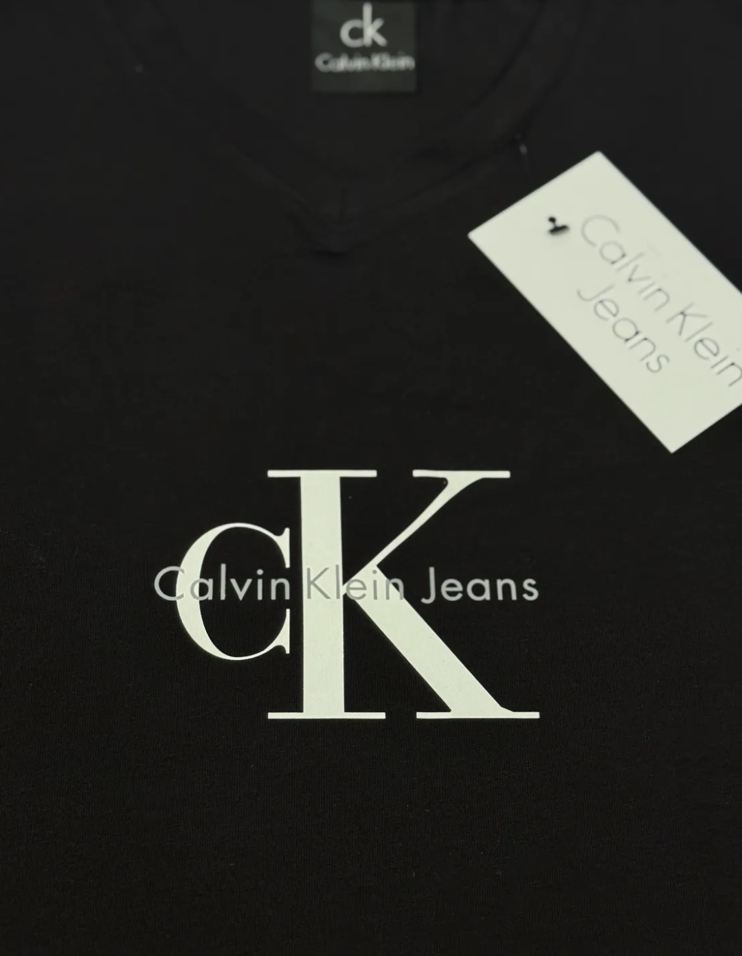 Koszulka Męska Calvin Klein Dekolt V Czarna - obrazek 4