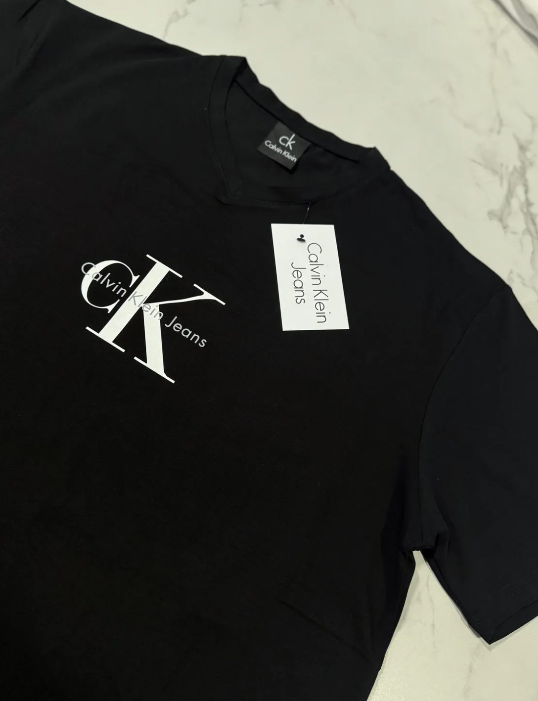 Koszulka Męska Calvin Klein Dekolt V Czarna - obrazek 5